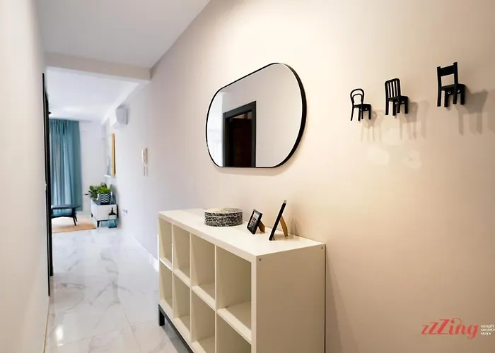 A Stylishly Chic Апартаменты